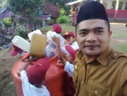 VIRALKAN! Saat Anak-anak Lain Belajar, Murid SD di Garut Harus Berburu Air Bersih Demi Bertahan di Sekolah