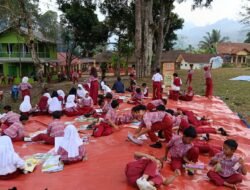 Sabuk TBM Cipeundeuy Rayakan Hari Literasi Internasional Lewat Lapak Baca Inspiratif di SDN 4 Bojong